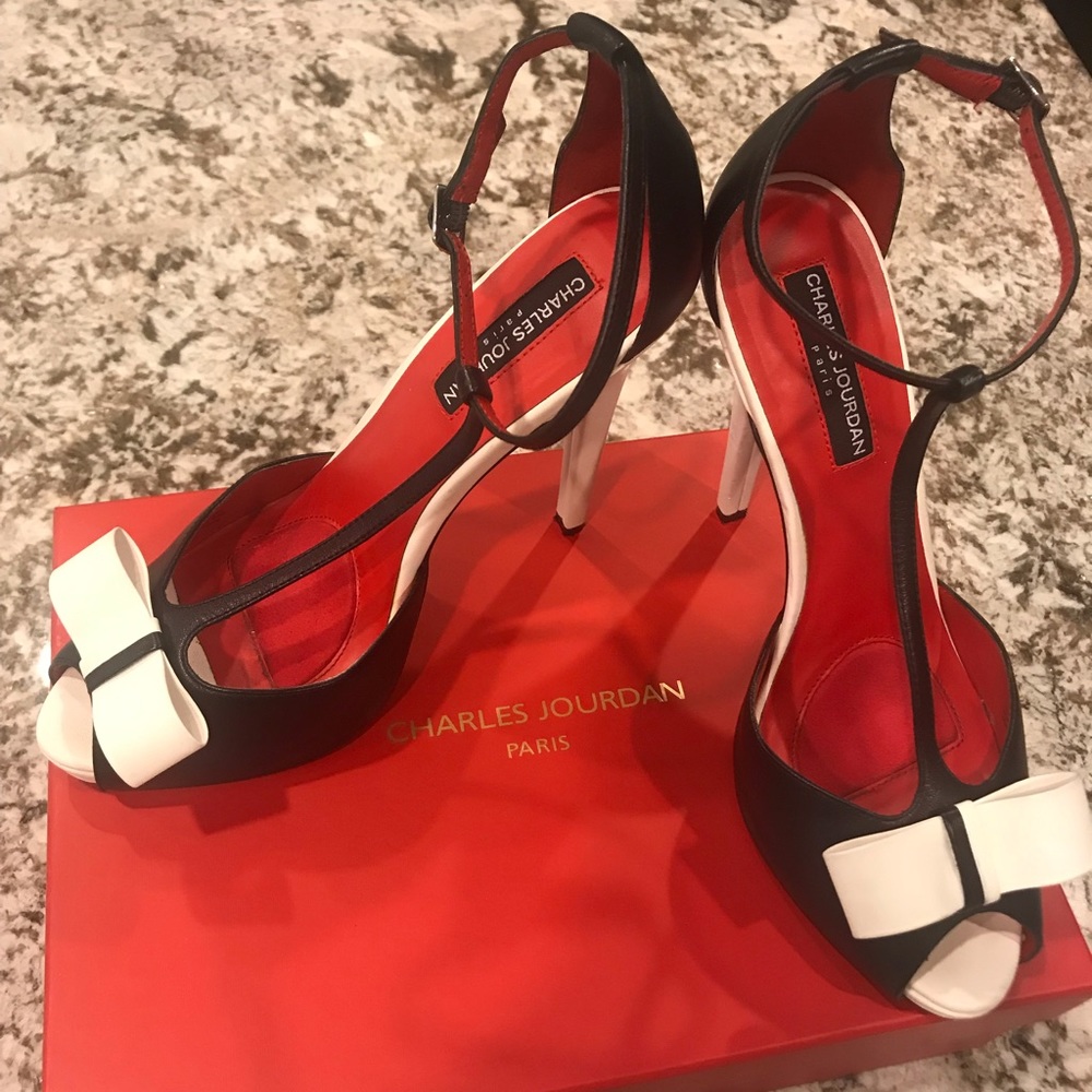 Charles Jourdan Paris hills size 8.5